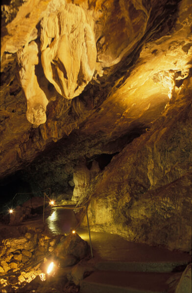 Villanúa. Cueva de las Güixas 5
